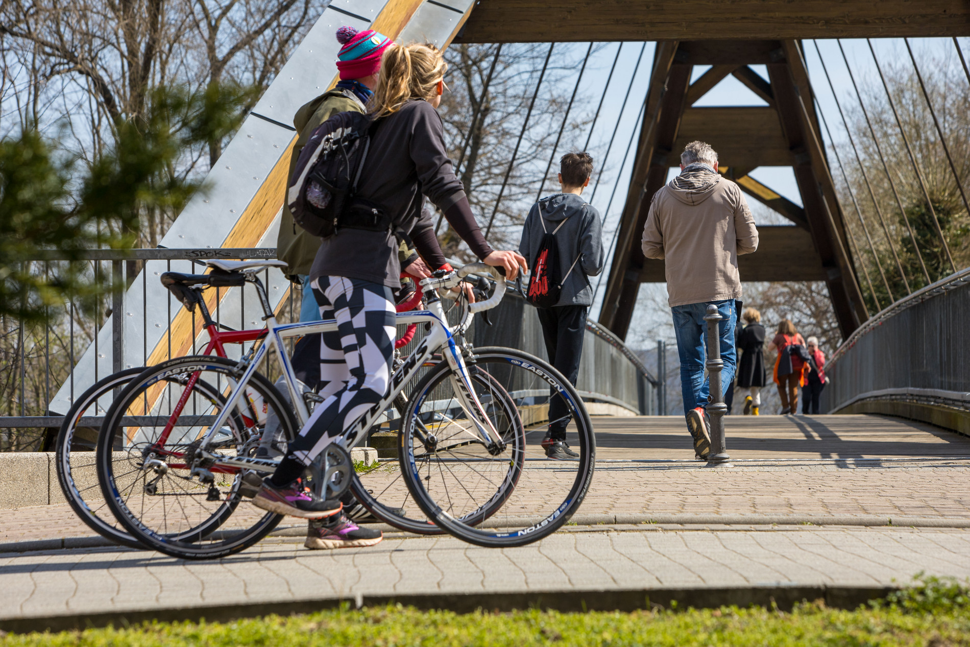 Radfahrer an der Universitätsbrücke